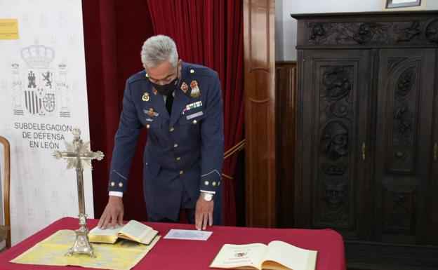 El coronel José Joaquín Cobarro Gómez toma posesión del cargo como nuevo subdelegado de Defensa de León