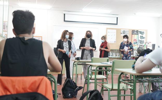 Rocío Lucas apunta que la Junta «reforzará» del sistema del bilingüismo tras comprobar que mejora la calidad de la educación en Castilla y León