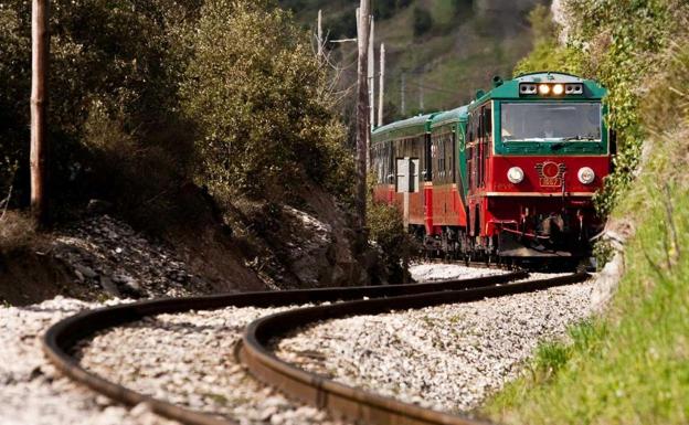 El PP denuncia que el PSOE «quiere eliminar el Transcantábrico, no reformar la RFIG y no comprar los nuevos trenes»