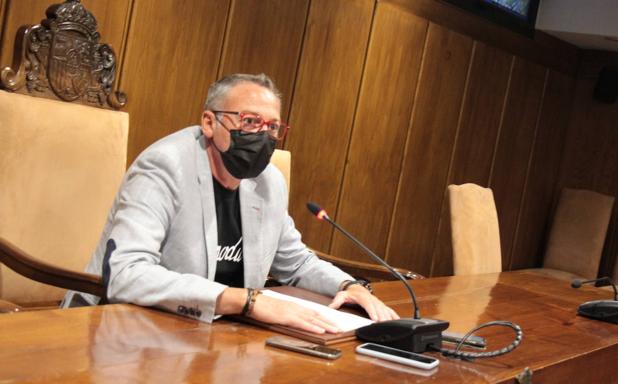 El presidente socialista de la Junta Vecinal de Fuentesnuevas sale al paso de las críticas del PP