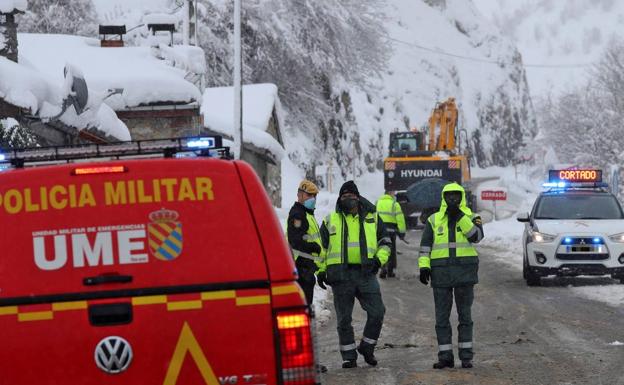 La ULE acerca a los jóvenes la cultura de seguridad y defensa en un curso de verano
