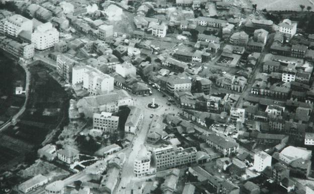 La Biblioteca de Ponferrada hace un recorrido 'Por los tejados de la memoria' de la mano del Ejército del Aire