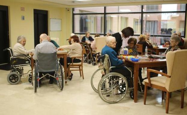 La Junta financia con 1,85 millones de euros el servicio de estancia diurna en seis centros de mayores de la provincia