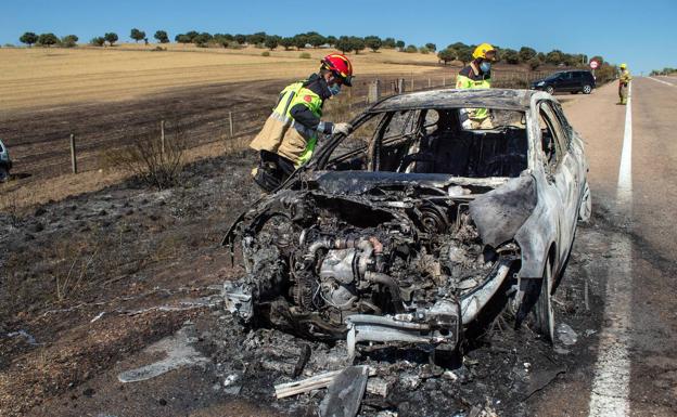 Herido tras el incendio de un turismo en la N-620 a la altura de Carpio de Azaba