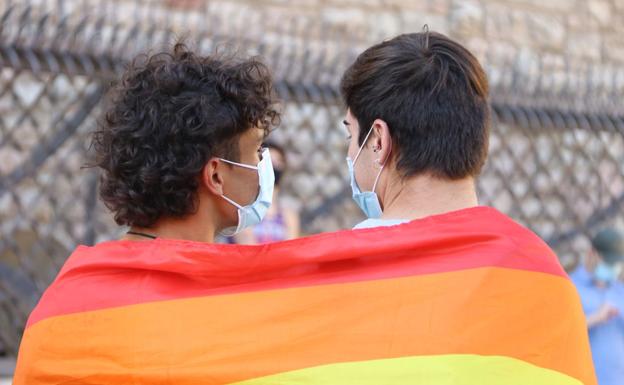 León vuelve a concentrarse para reclamar «justicia» por Samuel y grita «basta ya» a la LGTBfobia