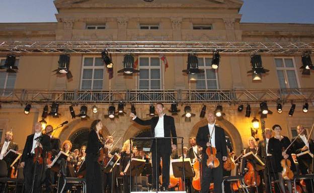 El IES Juan de la Enzina de León acoge el primer concierto del programa 'Plazas Sinfónicas' de la Oscyl