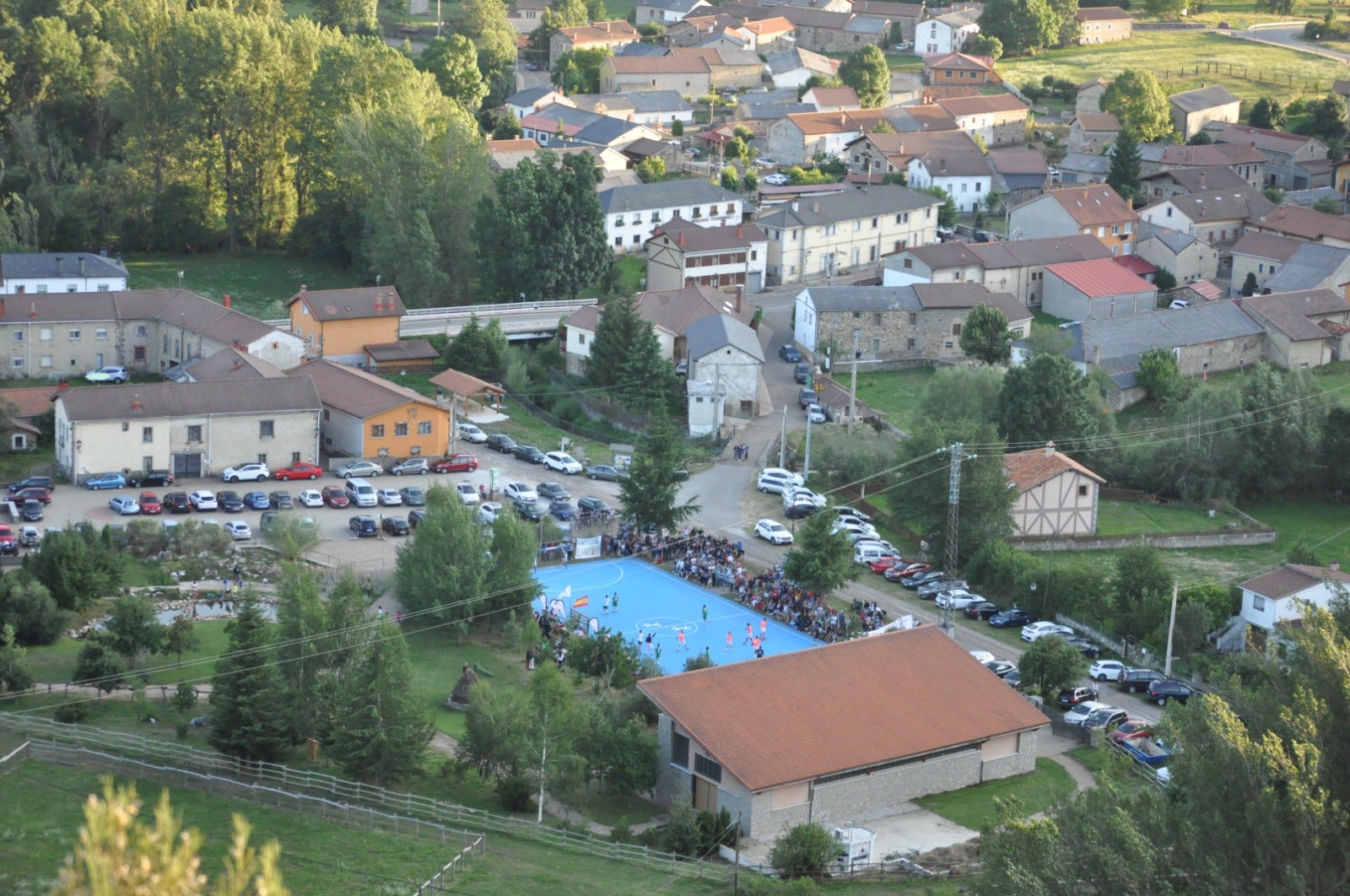 El balón del fútbol sala volverá a rodar en Lario este verano con la vuelta de su torneo predilecto