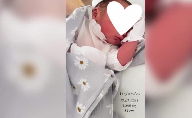 Jéssica Bueno llega a casa junto a su marido, su madre y su hijo Alejandro