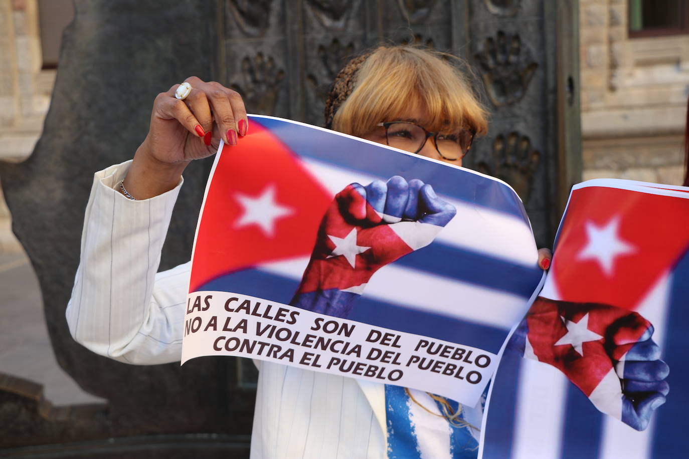 Los cubanos de León reclaman «el fin de la dictadura» y piden urgente «ayuda humanitaria»