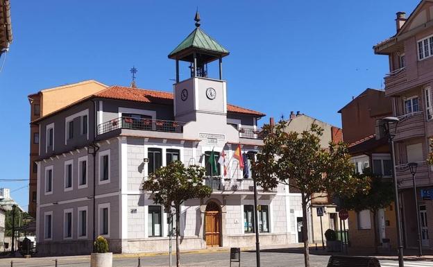 El edificio del Ayuntamiento de La Robla renueva su imagen