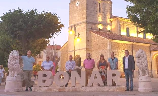 Boñar estrena su nueva imagen en la plaza del Negrillón