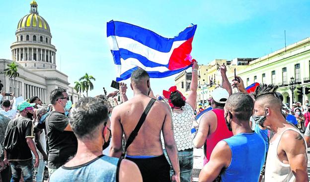 Ante el Capitolio: miles de cubanos se concentraron hace una semana para protestar por la situación que vive la isla.
