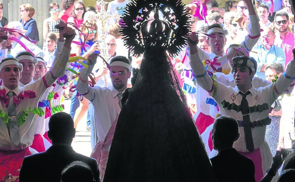 Villafrades de Campos: el colorido y la danza