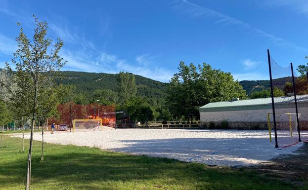 El Soto de Boñar estrena instalaciones de fútbol-playa