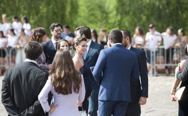 Las bodas mantienen el «vals», pero la Junta recomienda que no haya baile para los invitados