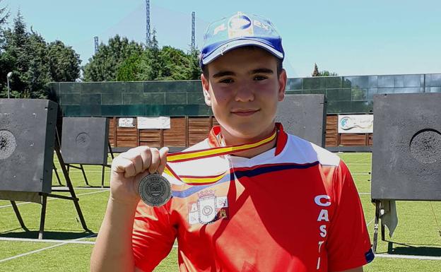 Héctor González pone rumbo al Mundial de Tiro con Arco cadete