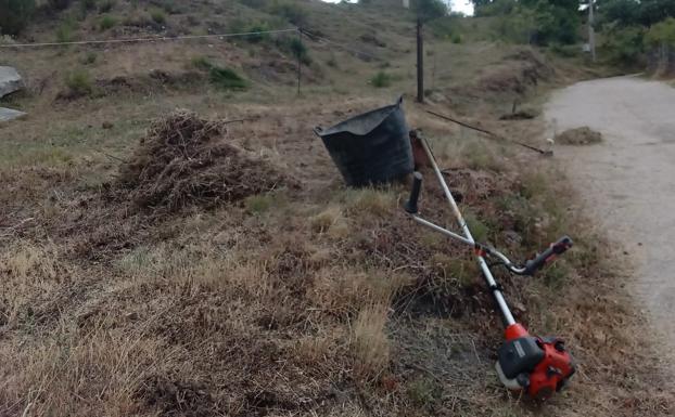 Voluntarios de Protección Civil El Refugio limpian el Valle de Valdetuejar