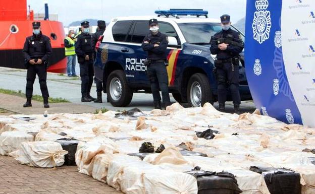 Intervenida una tonelada de cocaína oculta en un velero en el Atlántico