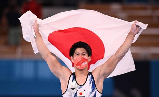 Hashimoto venga a Japón con el oro individual en gimnasia artística