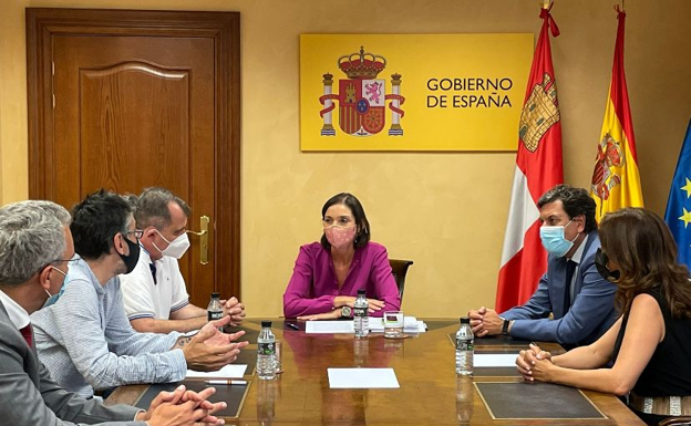 La ministra de Industria se compromete a trabajar en una solución para el conflicto de LM en Ponferrada