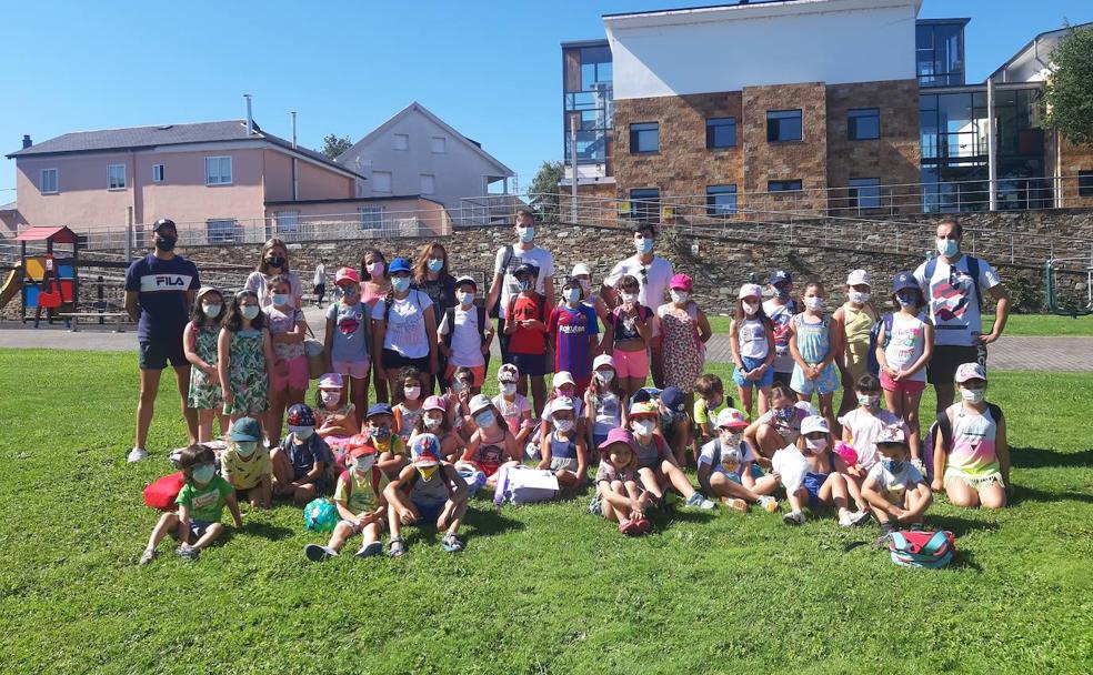 Carracedelo «viaja por el mundo» en verano