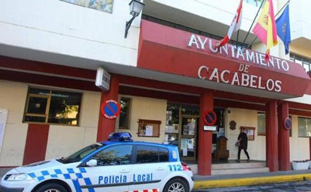 El pleno de Cacabelos debate la resolución del contrato del alumbrado público