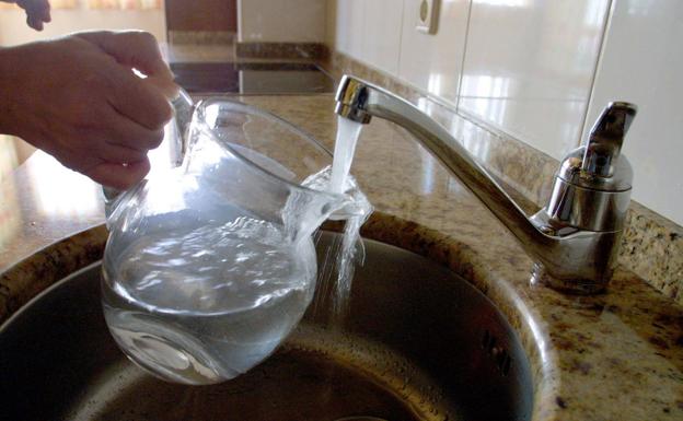 Los españoles pagan hasta 300 euros más por el agua según dónde vivan