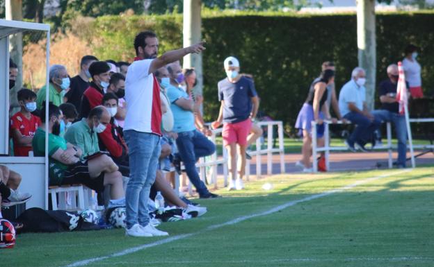 Ramón González: «Hay cuatro fichas libres, no hay prisa y buscaremos refuerzos del centro del campo para arriba»