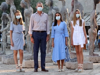 Leonor y Sofía presumen de altura en el posado de Palma