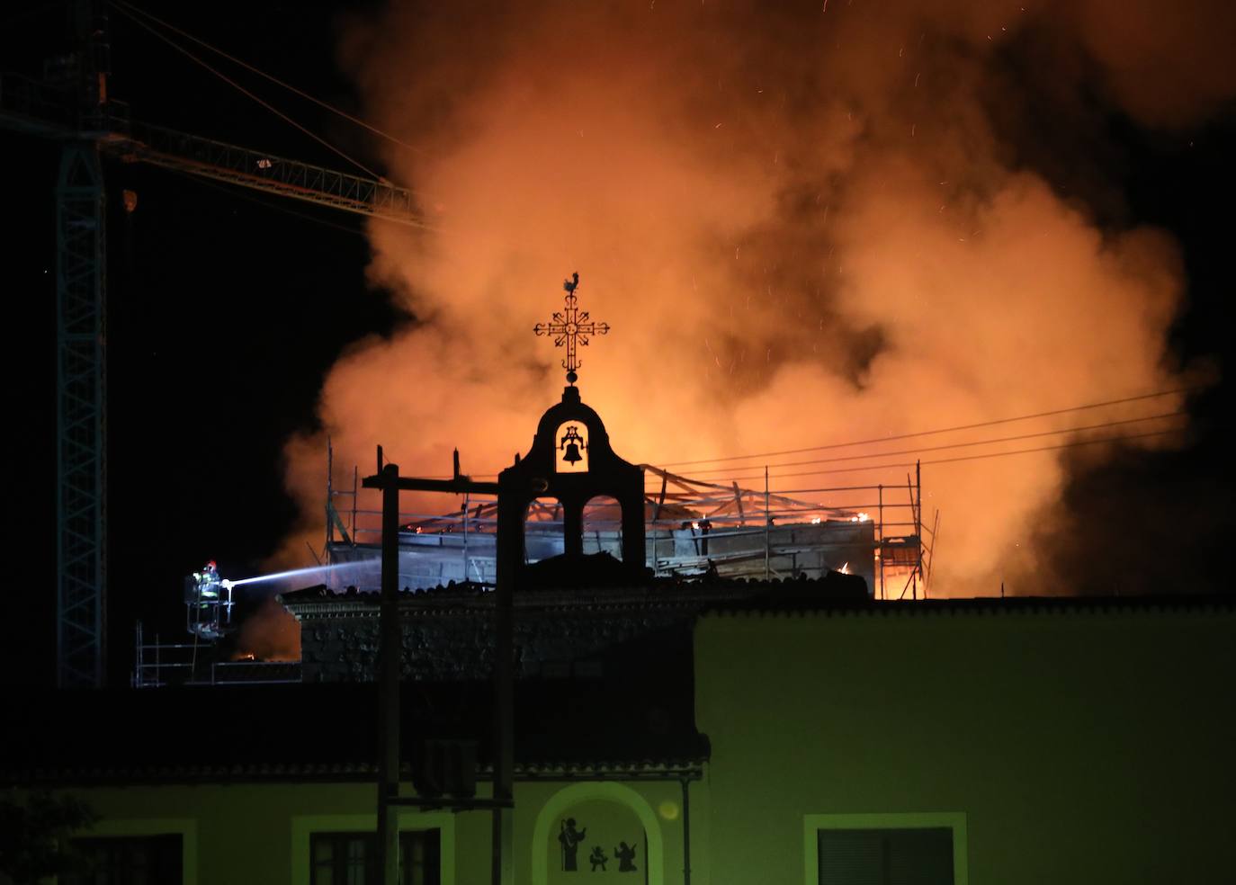 Fuego en el monasterio