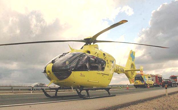 Un motorista herido y trasladado en helicóptero al Hospital de León tras un accidente en Villagatón