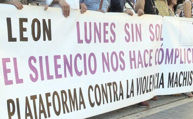 Convocado un nuevo 'Lunes sin sol' en León por el asesinato de dos mujeres a manos de sus parejas