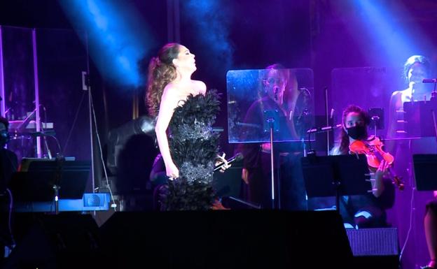 Kiko Rivera y Anabel Pantoja se rinden ante el concierto de Isabel Pantoja