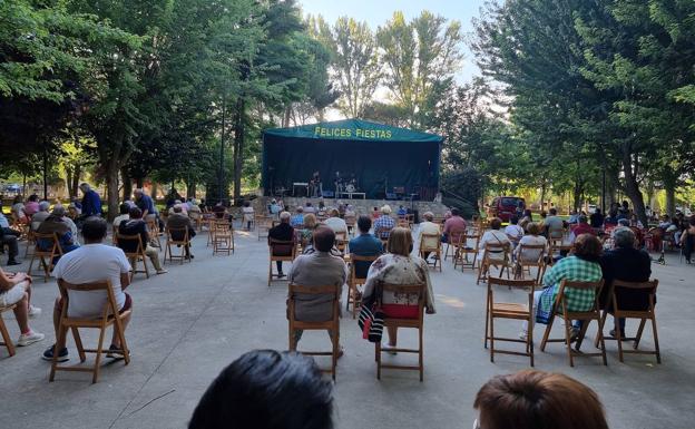 El Grupo Europa retrotrae a la música de los 70 al Val de San Lorenzo