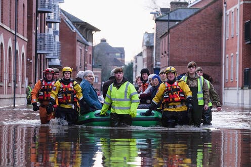 Por qué el cambio climático causa tormentas e inundaciones más intensas