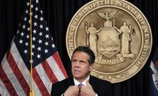 El gobernador de Nueva York sucumbe a las acusaciones de acoso