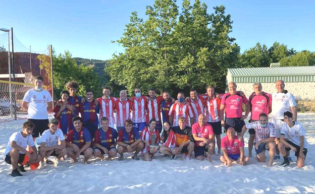 Boñar disfruta de sus fiestas en el nuevo campo de fútbol playa del Soto