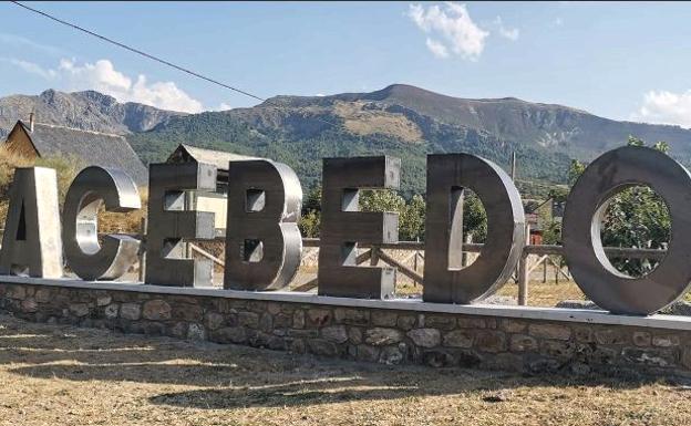 Acebedo se suma a la fiebre de las letras y crea un gran 'ACEBEDO' con vistas a Mampodre