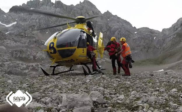 Buscan a dos montañeros desaparecidos en los Picos de Europa que habían salido a cubrir la Ruta del Cares