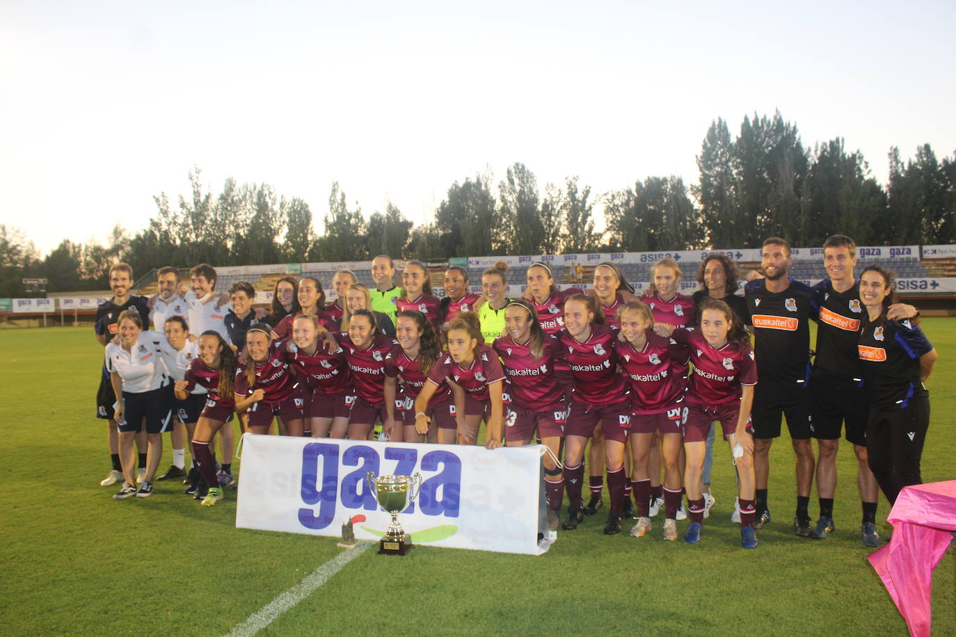 Fiesta del fútbol femenino en León