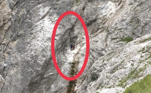 Encuentran con vida a los dos cántabros desaparecidos en los Picos de Europa