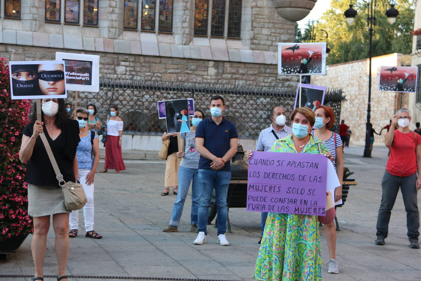 León se solidariza con las afganas