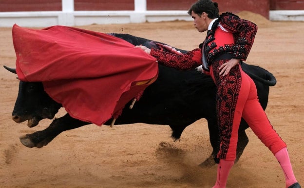 El centenar de municipios que reniega de los toros no puede prohibirlos