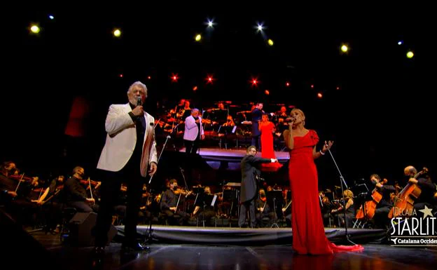 Plácido Domingo y Marta Sánchez interpretan su versión del Himno de España