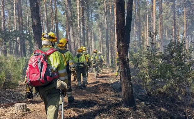 Las brigadas luchan contra dos incendios activos en la provincia y controlan tres más