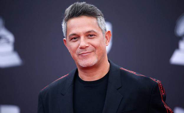 «Alejandro Sanz, con los pies en la arena de su Cádiz»