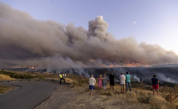 Protección Civil colabora en el operativo de los incendios de Ávila con la participación de más de 400 efectivos durante la última semana