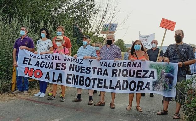 Medio millar de personas claman en Quintana y Congosto contra la instalación de la planta embotelladora en el acuífero 'La Maragatería'