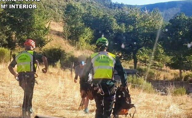 El Greim y la Guardia Civil evacúan a una senderista lesionada en el paraje de Las Colladinas