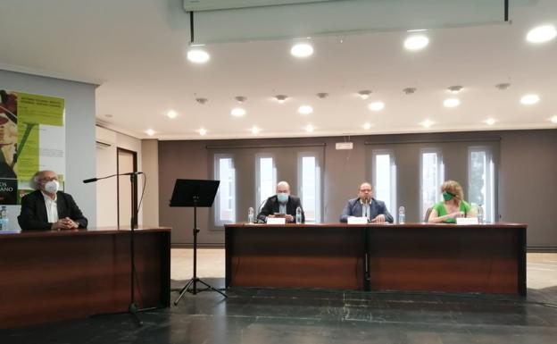 La Bañeza inaugura el curso de verano de la ULE sobre Antonio Colinas, un evento «por la cultura»